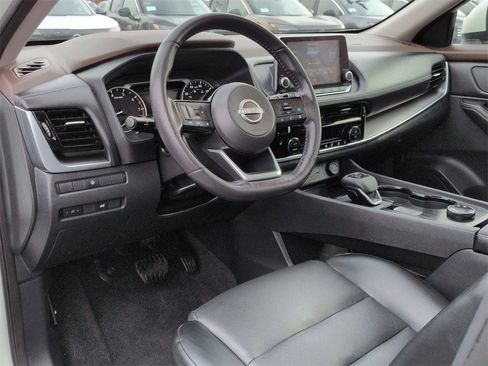 Used 2022 Nissan Rogue SV w/ SV Premium Package image 9