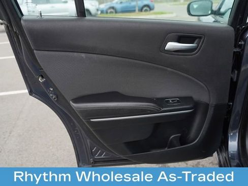 Used 2018 Dodge Charger SXT RWD image 14