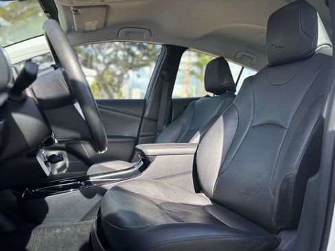 Used 2018 Toyota Prius Prime Plus image 8