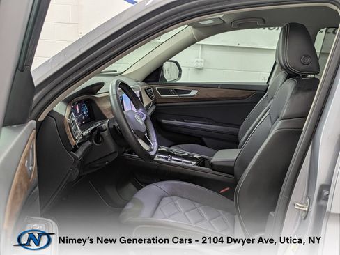 Used 2024 Volkswagen Atlas SE AWD/4WD image 3