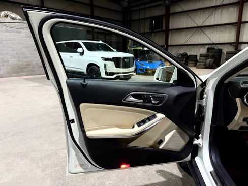 Used 2018 Mercedes-Benz GLA 250 image 11