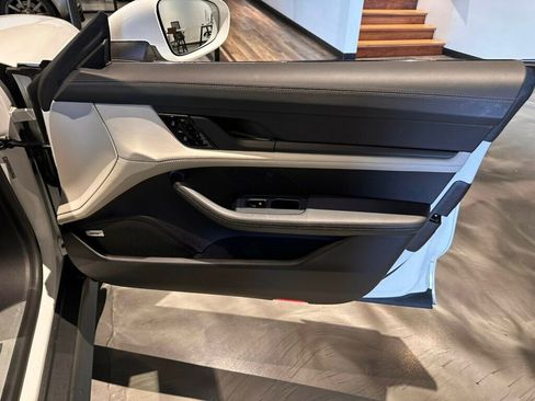 Used 2020 Porsche Taycan 4S image 25