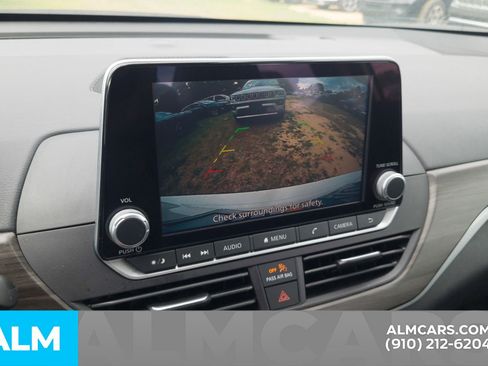 Used 2025 Nissan Altima 2.5 SV FWD image 9