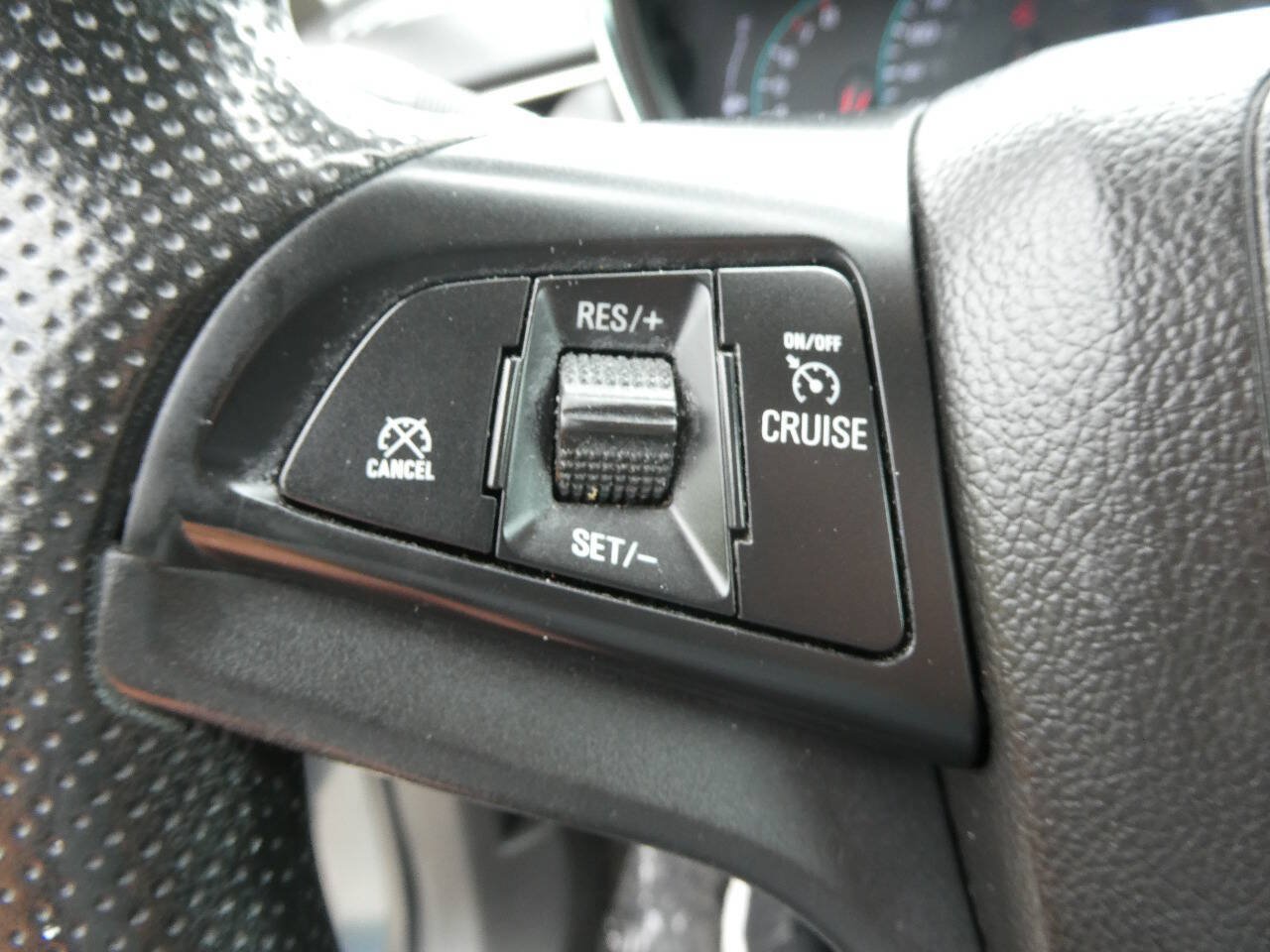 Used 2021 Chevrolet Trax LS w/ Tint and Cruise Package AWD/4WD image 12