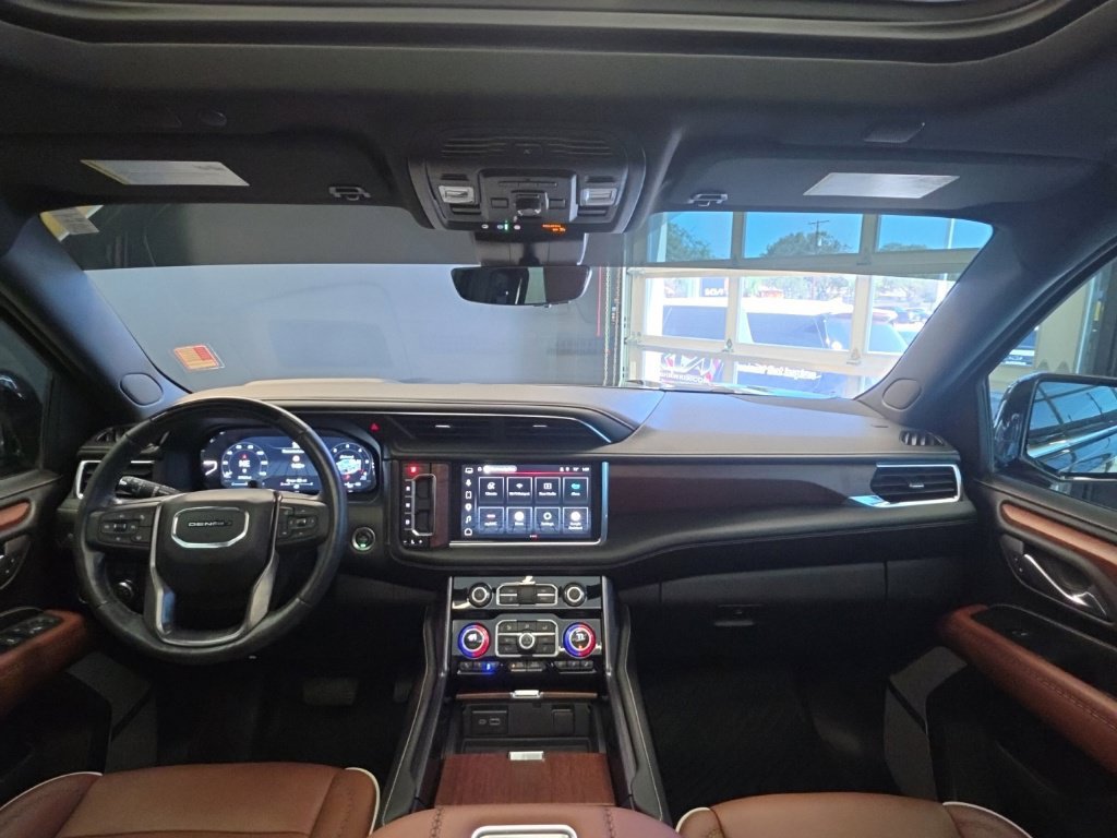 Used 2023 GMC Yukon XL Denali Ultimate AWD/4WD image 18