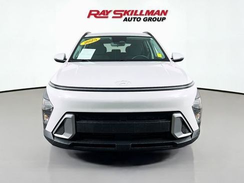 Used 2025 Hyundai Kona SEL image 2