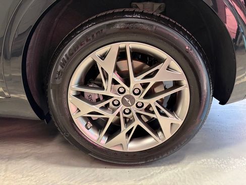Used 2025 Genesis GV70 2.5T AWD/4WD image 28