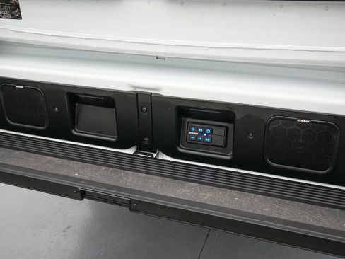 Used 2025 GMC Sierra 2500 Denali Ultimate AWD/4WD image 8