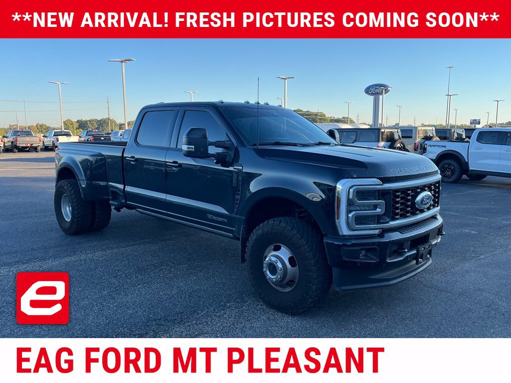 Used 2025 Ford F350 Platinum AWD/4WD image 1