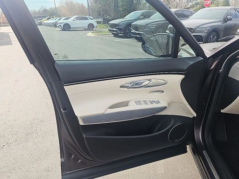 Used 2023 Genesis GV70 2.5T w/ Advanced Package image 11