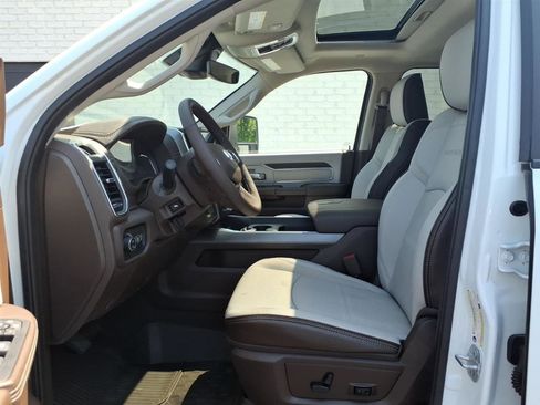 Used 2025 RAM 2500 Laramie AWD/4WD image 12