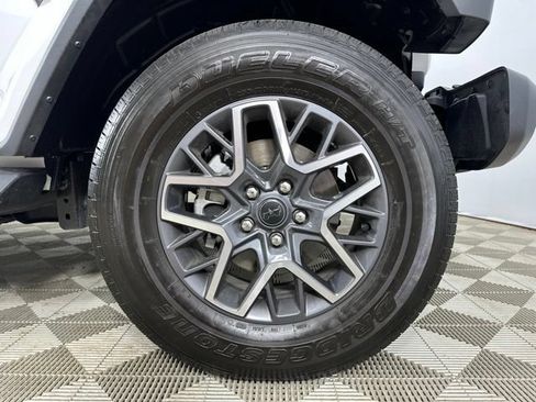 Used 2025 Jeep Wrangler Unlimited Sahara AWD/4WD image 8