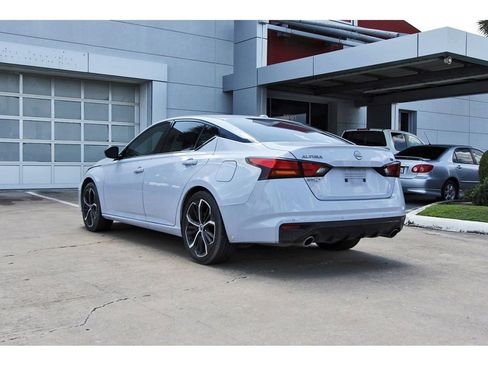Used 2025 Nissan Altima 2.5 SR FWD image 3