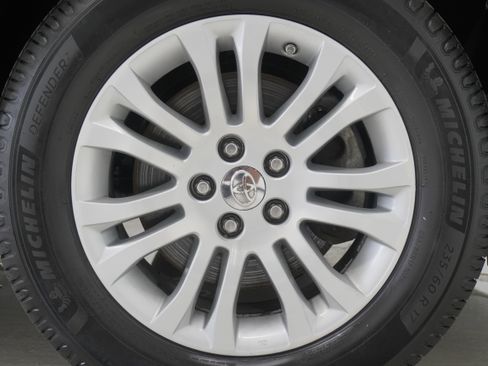 Used 2012 Toyota Sienna XLE w/ Entertainment Pkg FWD image 32