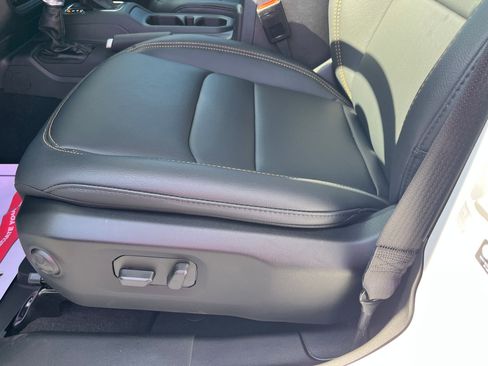 New 2025 Jeep Gladiator Sport w/ Premium Package image 13