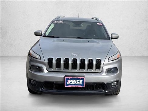 Used 2015 Jeep Cherokee Latitude image 2