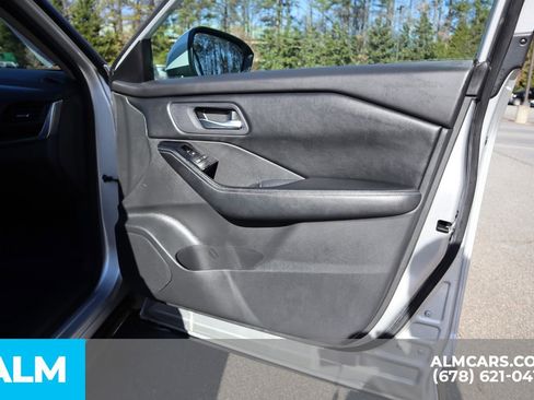 Used 2024 Nissan Rogue SV image 29