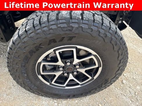 Used 2024 Jeep Gladiator Rubicon w/ Technology Group image 32