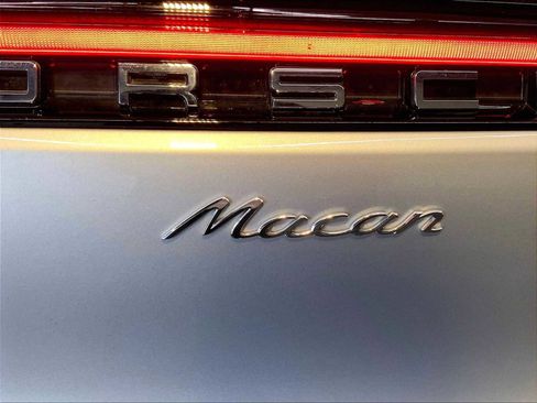 Certified 2026 Porsche Macan AWD/4WD image 35