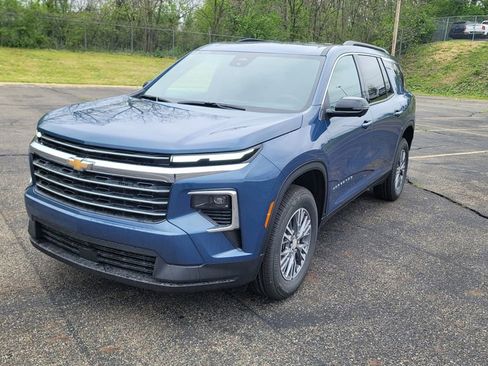 New 2026 Chevrolet Traverse LT w/ Driver Confidence Package AWD/4WD image 5