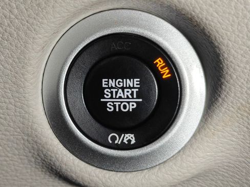 Used 2021 Chrysler Pacifica Touring-L FWD image 12