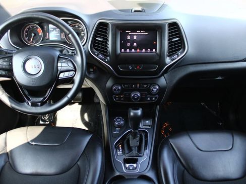 Used 2020 Jeep Cherokee Latitude Plus AWD/4WD image 17