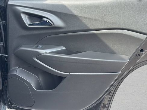 Used 2025 Chevrolet Trax RS w/ Sunroof Package FWD image 11