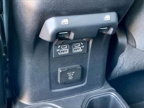 Used 2025 Jeep Wrangler Unlimited Sahara AWD/4WD image 36