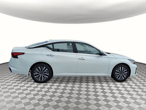 New 2025 Nissan Altima 2.5 SV image 6