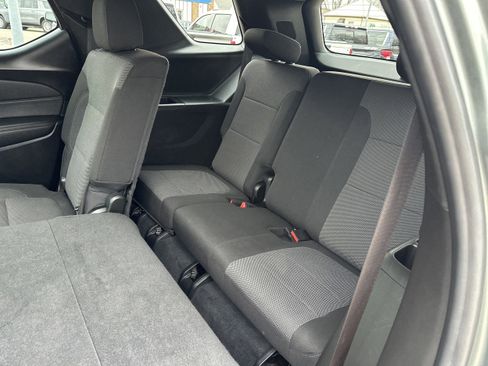 Used 2023 Chevrolet Traverse LT image 21