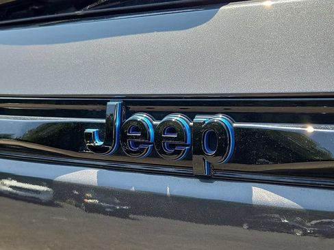 Used 2023 Jeep Grand Cherokee Trailhawk AWD/4WD image 28