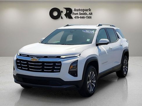 Used 2025 Chevrolet Equinox LT w/ Convenience Package II image 2