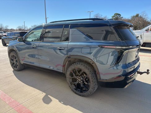 Used 2024 Chevrolet Traverse RS image 3