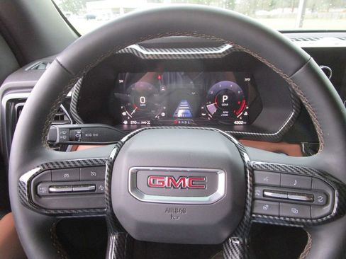 Used 2025 GMC Canyon AT4 w/ Technology Plus Package image 31