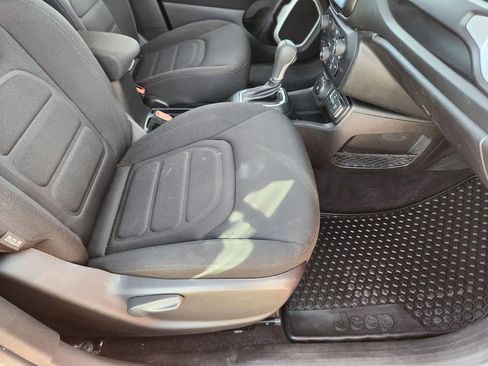 Used 2021 Jeep Renegade Latitude w/ Convenience Group image 13