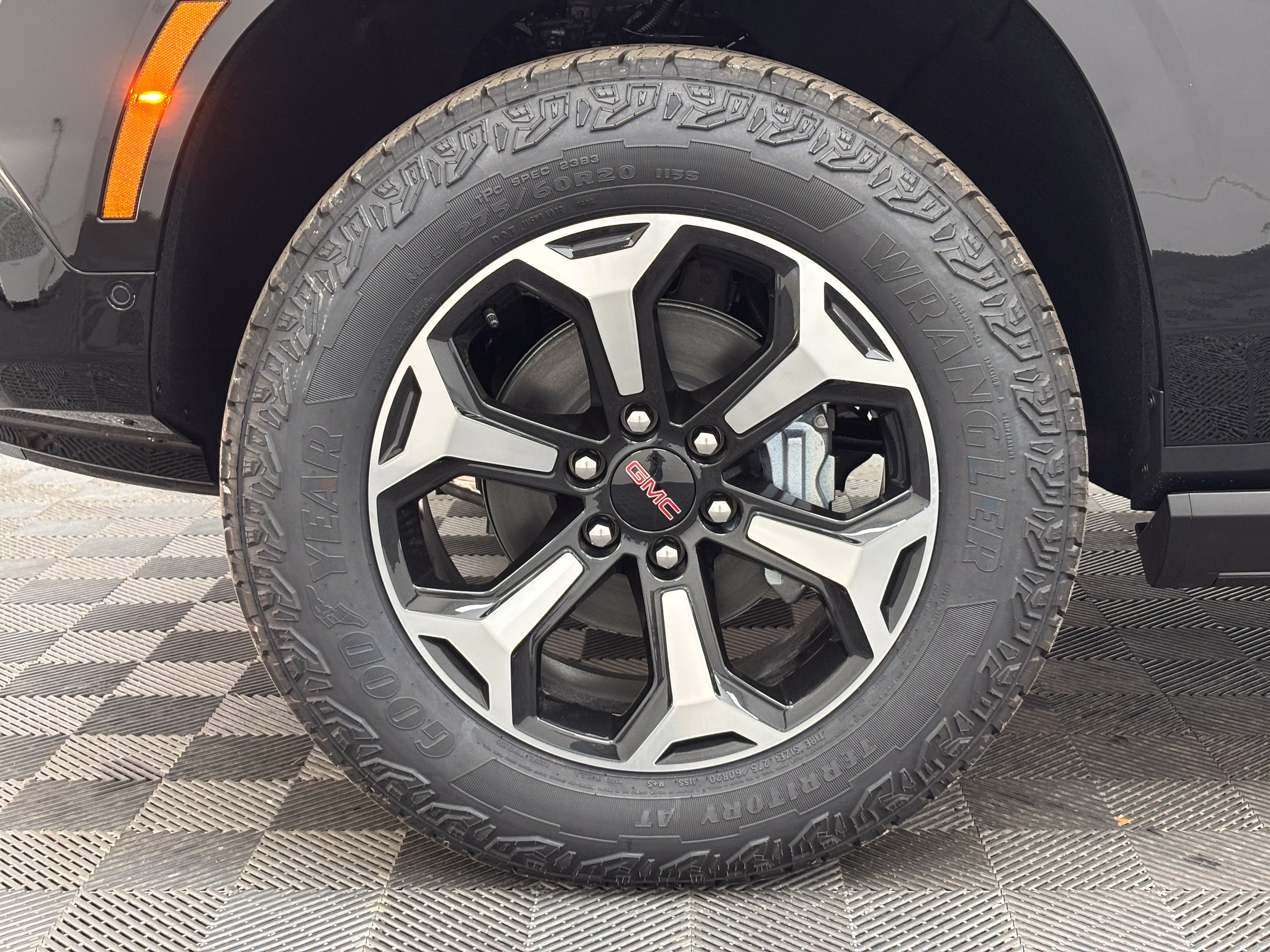 New 2026 GMC Yukon XL AT4 w/ AT4 Premium Plus Package AWD/4WD image 18