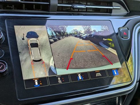 Used 2023 Chevrolet Bolt EUV Premier FWD image 22