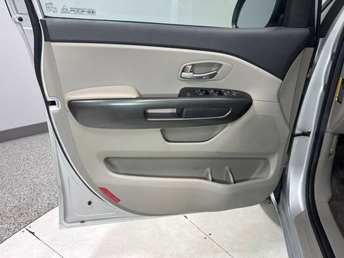 Used 2020 Kia Sedona LX FWD image 11