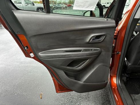 Used 2019 Chevrolet Trax LT w/ LT Convenience Package FWD image 32