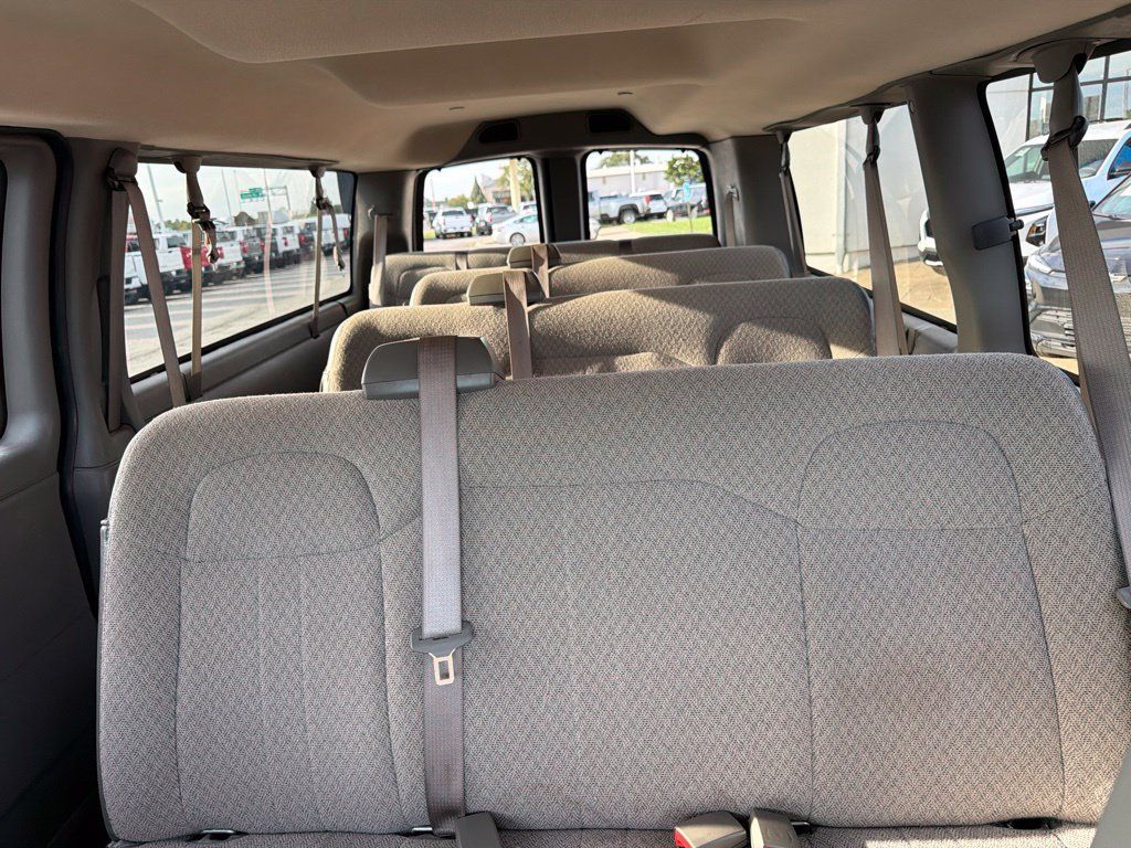 Used 2025 Chevrolet Express 3500 LT w/ LT Preferred Equipment Group RWD image 18