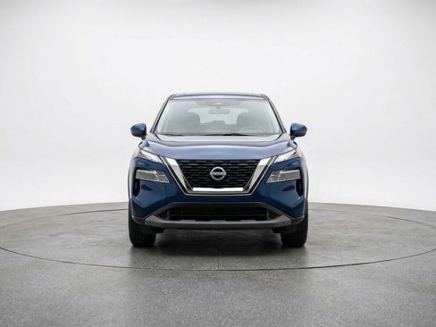 Used 2025 Nissan Rogue SV AWD/4WD image 2