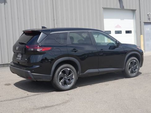 Used 2024 Nissan Rogue SV FWD image 6