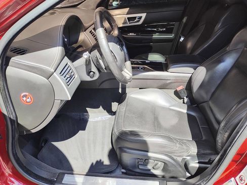 Used 2014 Jaguar XF 3.0 image 29