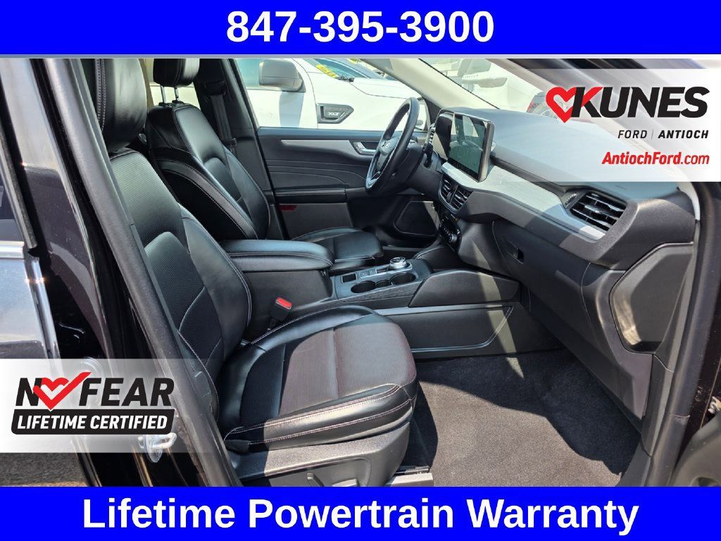 Certified 2025 Ford Escape Platinum AWD/4WD image 39