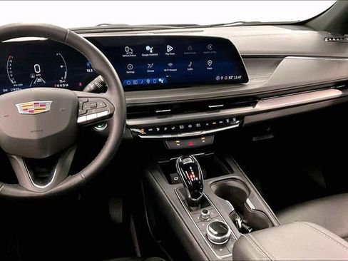 Used 2024 Cadillac XT4 Premium Luxury FWD image 7