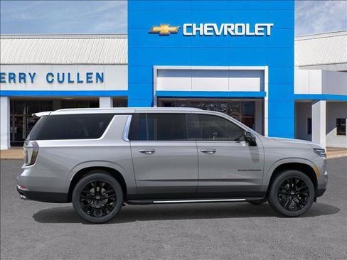 New 2026 Chevrolet Suburban Premier image 5