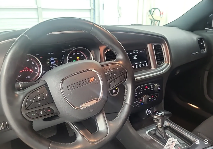 Used 2020 Dodge Charger SXT RWD image 4