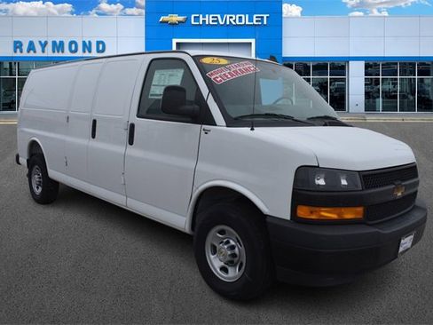 New 2025 Chevrolet Express 2500 Work Van w/ Driver Convenience Package image 10