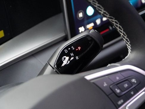 New 2026 Volkswagen Tiguan SE image 12