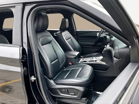 Used 2020 Ford Explorer XLT w/ Equipment Group 202A image 7